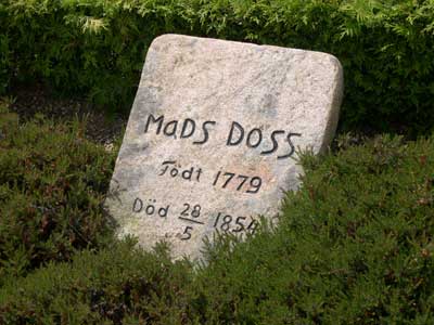 Mads Doss' grav. Foto: Søren Nielsen